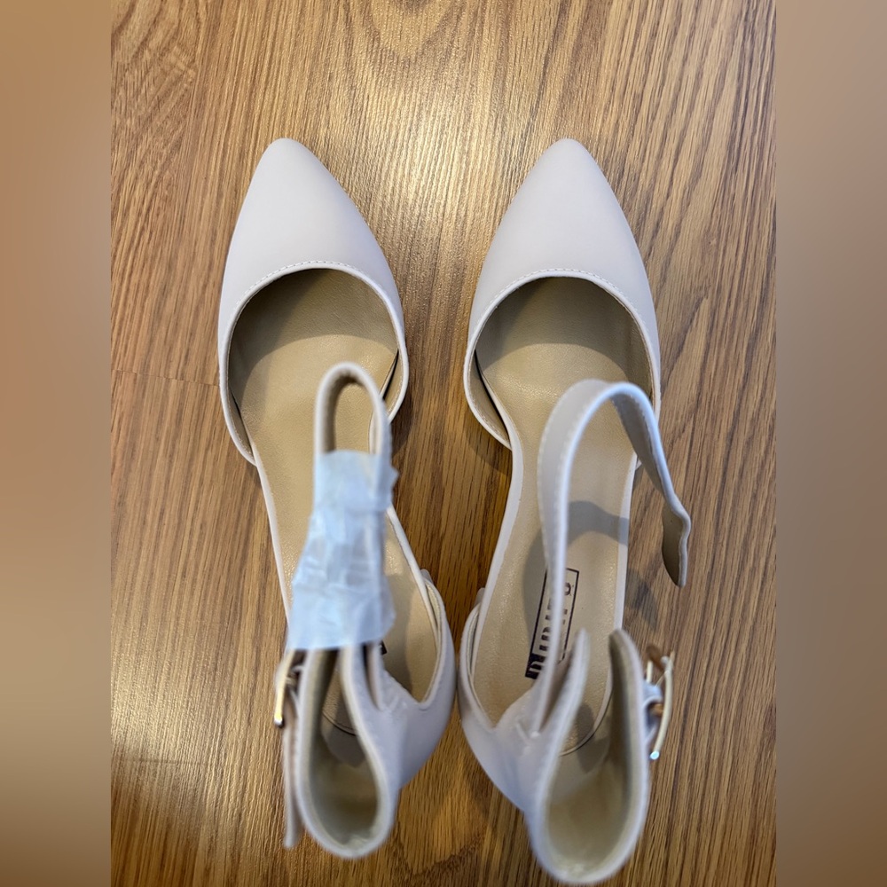 Nude Heels - Picture 2 of 6